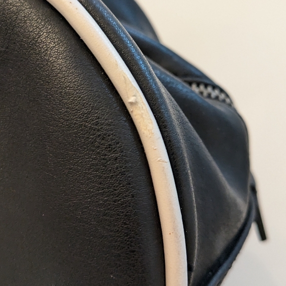 GUESS CLASSIC Satchel Bowling Style Bag - Picture 8 of 12